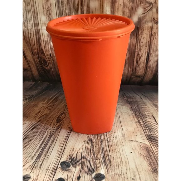 Vintage 70’s tangerine orange Tupperware canister with lid. - Picture 2 of 6